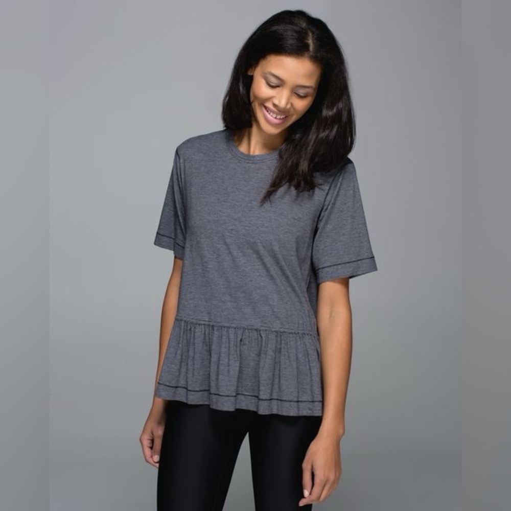Lululemon Flouncy Tee Size 8